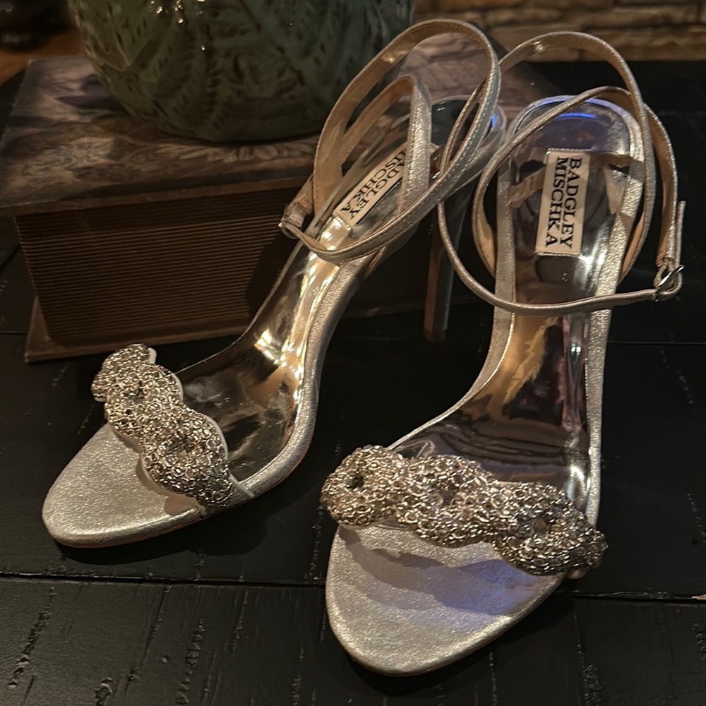 Badgley Mischka 4” Silver Heels Size 8.5